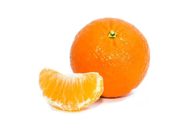Mandarina aislada sobre fondo blanco — Foto de Stock