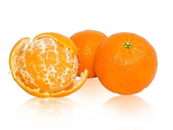 Mandarine diisolasi pada latar belakang putih — Stok Foto