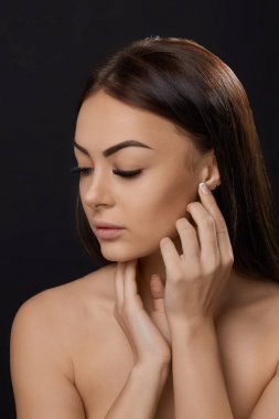 Kirpik uzantıları. Sahte kirpik. 