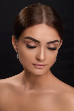 Kirpik uzantıları. Sahte kirpik.