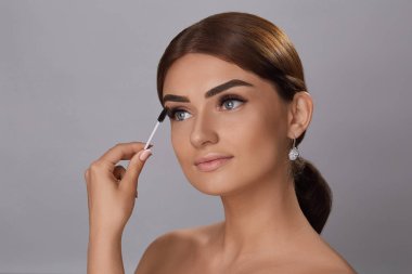 Kirpik uzantıları. Sahte kirpik.