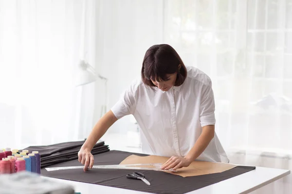 Close up portrait of fashion designer working in sewing studio. — Stock Photo, Image