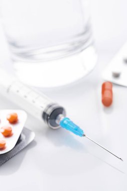 Coronavirus 2019-nCoV. Roman Coronavirus, Orta Doğu Solunum Sendromu. Haplar. Çin Coronavirüs salgını. Virüs Salgını Koruma Konsepti