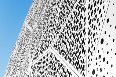 Geometrik gümüş arka plan eşkenar dörtgen, üçgen ve daireler. Modern gümüş arkaplan