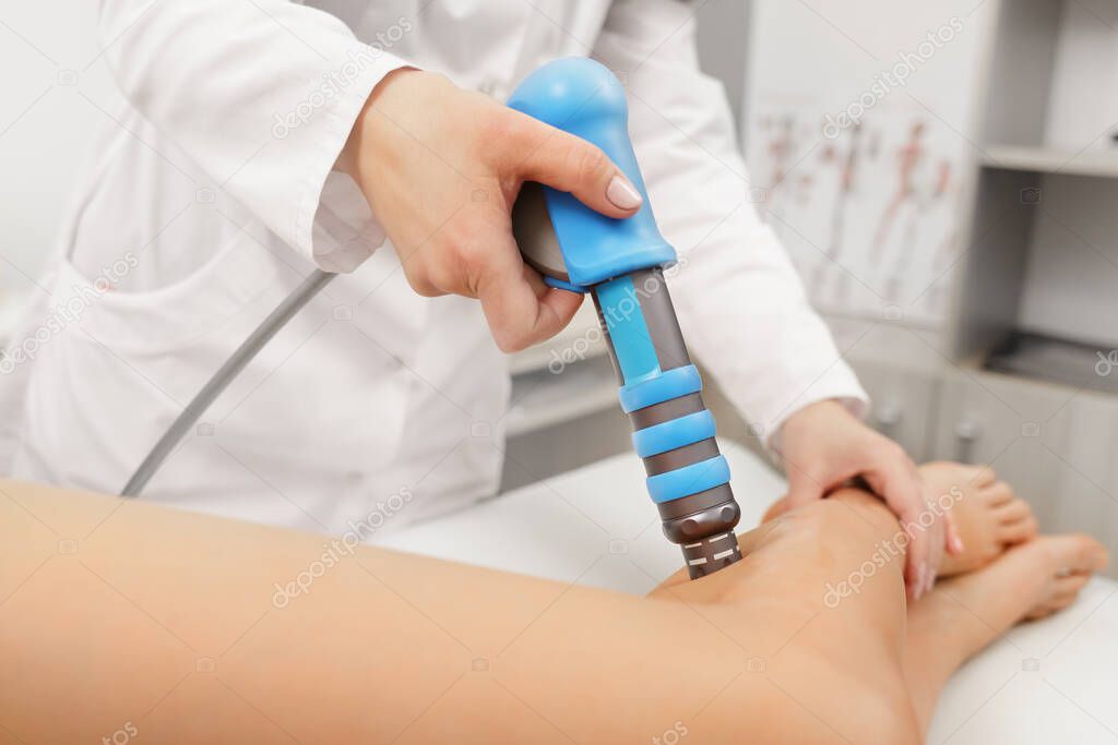 Extracorporeal Shockwave Therapy ESWT. Effective non-surgical treatment.Physical therapy of hamsting with shock waves. Pain relief, normalization and regeneration, stimulation of healing process.