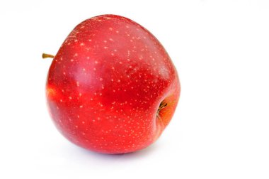 Beyaz arkaplanda kırmızı elma izole edildi