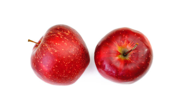 красные яблоки изолированы на белом фоне. Вид сверху
