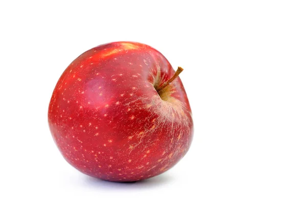 Одно красное яблоко на белом фоне — стоковое фото
