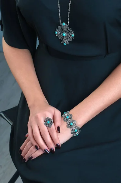 Fashion model wearing different silver accessories. Jewelry on y — Stock Photo, Image