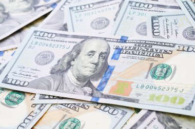 Amerikan 100 dolarlık banknotlar tam kare c birden çok dağınık