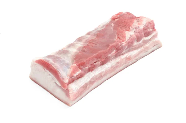 Slanina na bílém pozadí. Čerstvé syrové vepřové maso, izolované na whi — Stock fotografie