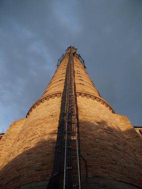 Koaksiyel kablolar yüksek kule üzerinde cep telefonu operatörü. L RF anten besleme