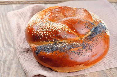 Paskalya kek haşhaş tohumu ve susam bir eski ahşap ta tohum