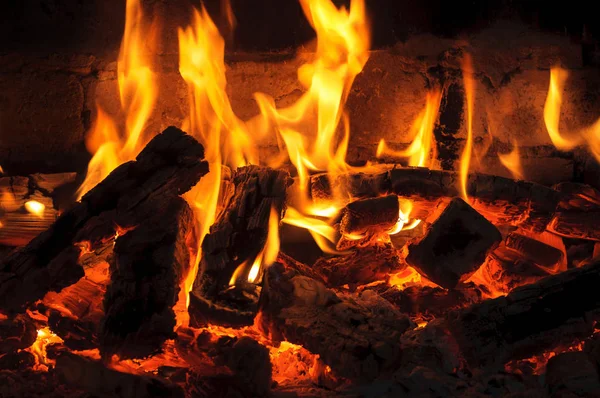 Ciepła i ognia w kominku — Zdjęcie stockowe