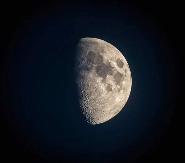 A lua à noite — Fotografia de Stock