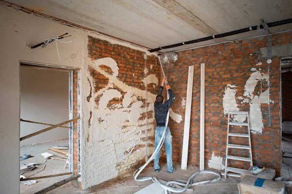 Murs de plâtrage avec une pompe de plâtrage Machine — Photo