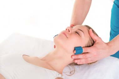 Yüz Cilt tedavisi. F elde rahatlatıcı bir kadının atış kapatın