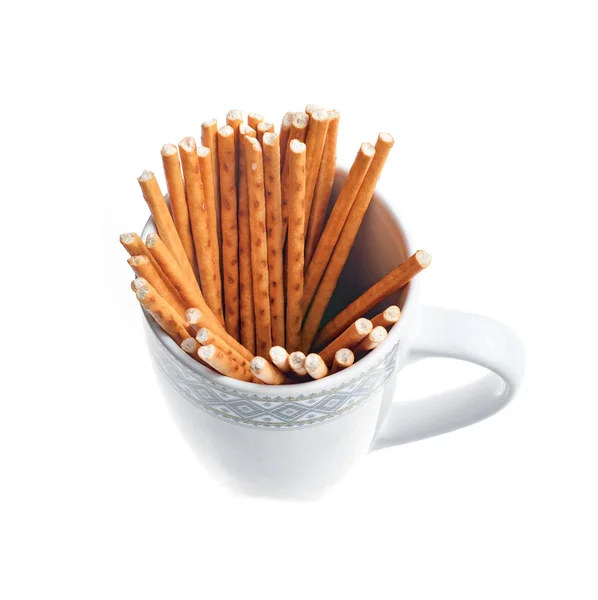 Palitos de pretzel en una taza aislada — Foto de Stock