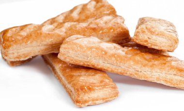 tatlı puf böreği bakış beyaz üzerine kapatın