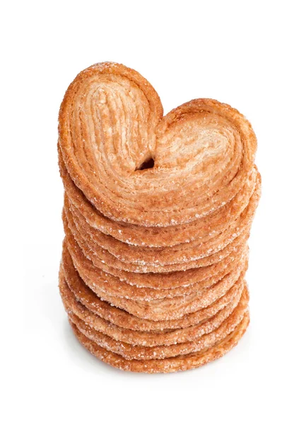 Kształcie serca smaczne ciasteczka w stos na białym tle — Zdjęcie stockowe