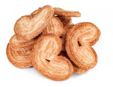 Kalp şekli tatlı puf böreği. Beyaz izole ekmek yapım ürünleri