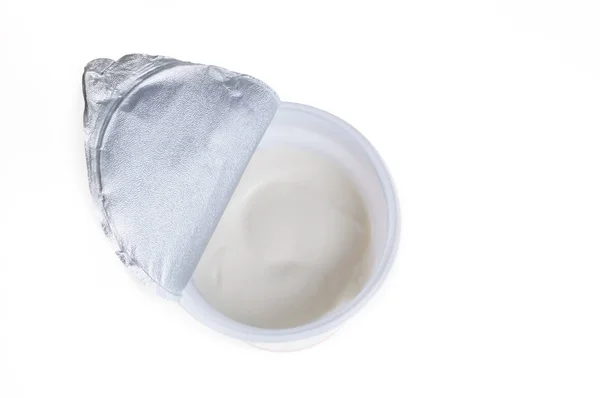 Conjunto de envases plásticos de yogur o postre o crema agria blanca i — Foto de Stock