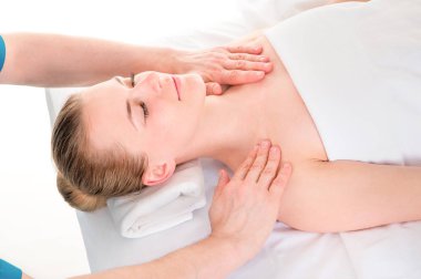 Spa baş muamele, Masaj portre genç bir kadın