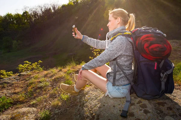 Woman Backpack Resting Taking Photo Beautiful Landscape Hike Mountains Travel — Stock Photo, Image