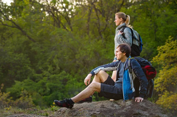 Man Woman Traveler Outdoors Hikers Couple Takes Rest Hiking Travel — Stock Photo, Image