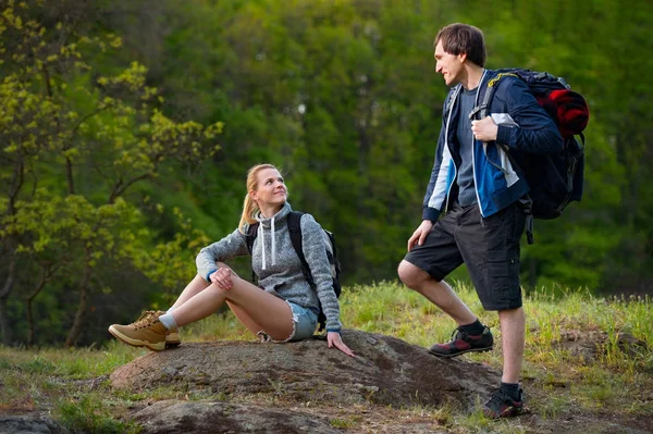 Couple Hikers Backpacks Resting Forest Way Travel Vacation Holidays Adventure — Stock Photo, Image