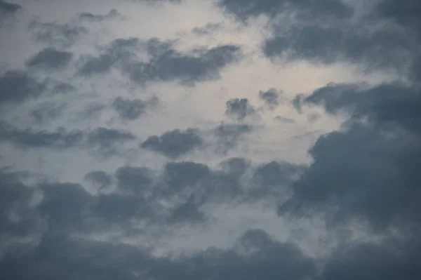 Φωτογραφία Του Συννεφιασμένο Ουρανό Μαύρα Σύννεφα Μετά Την Καταιγίδα — Φωτογραφία Αρχείου