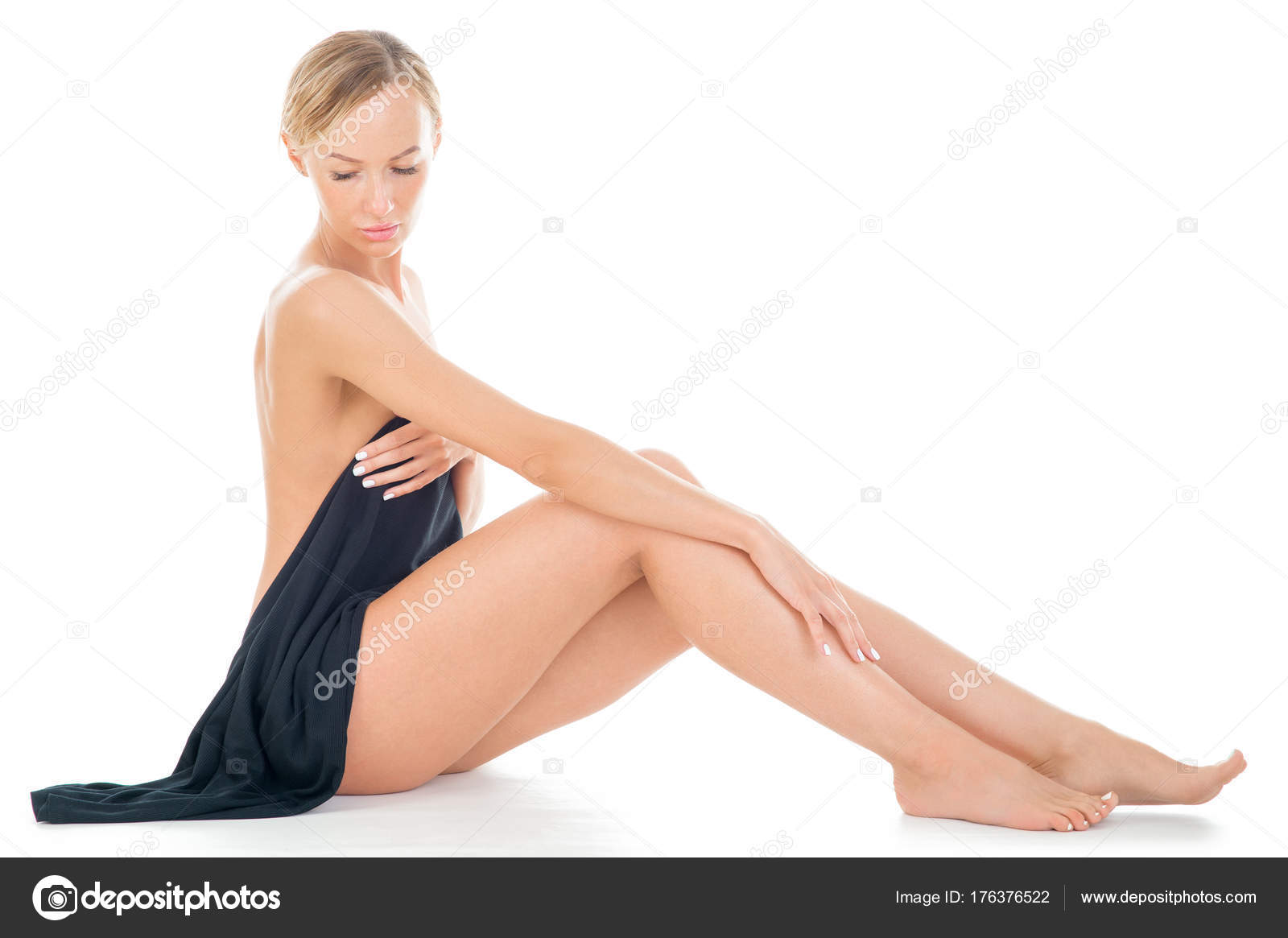 Худенькая нудистка Голая привлекательная стройная девушка с идеальным женским телом, — Стоковое фото © sasapanchenko.gmail.com #176376522