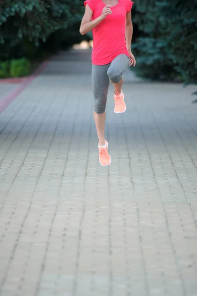Menina Alongando Pernas Preparando Para Uma Maratona — Fotografia de Stock