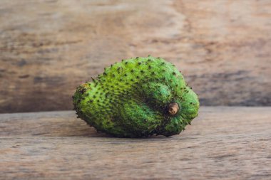 GuanaBANA bir eski ahşap arka plan - egzotik tropik meyve - bölgesel meyve Vietnam