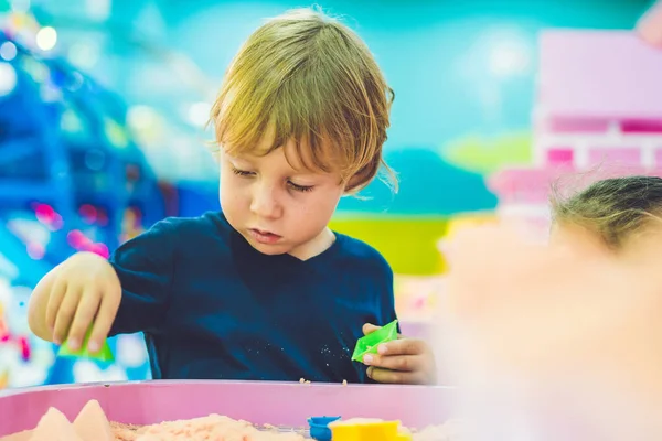 Boy playing with kinetic sand in preschool. The development of fine motor concept. Creativity Game concept — Stock Photo, Image