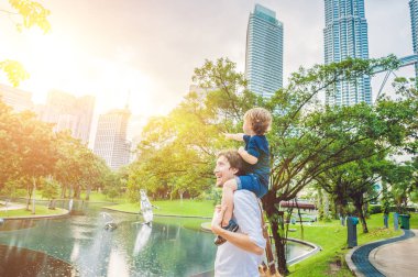 Baba ve oğul Malezya 