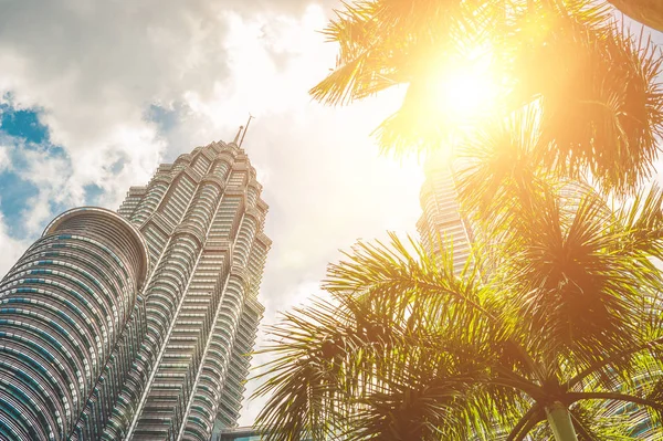マレーシアのクアラルンプールにあるペトロナスタワー. — ストック写真