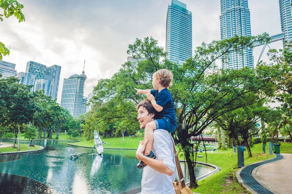 マレーシアで父と子 — ストック写真