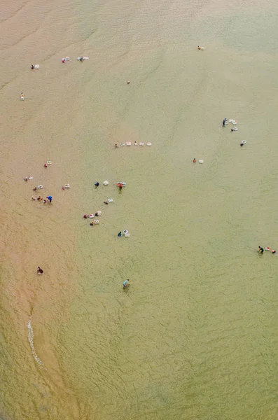 Sihirli saat altında balıkçı köyü