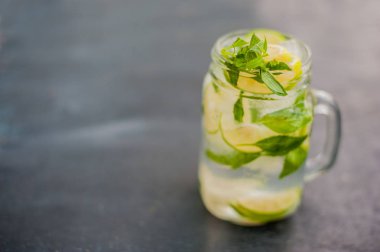 mojito kireç ile bardak