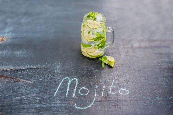 Ποτήρι mojito με ασβέστη — Φωτογραφία Αρχείου