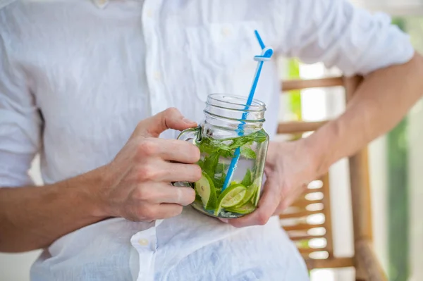 Man drinking a mojito on the terrace. — Stock Photo, Image