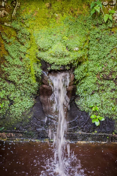 Fuente pequeña, Bali, Indonesia — Foto de Stock