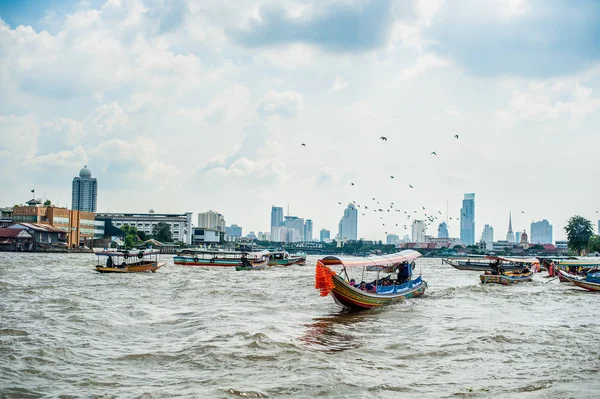 Boats on the river in Bangkok — Stock Photo, Image