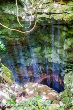 Mağaradaki ışık parlar