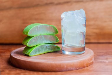 Aloe Vera jel ve Aloe yaprakları 
