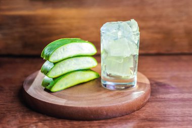 Aloe Vera jel ve Aloe yaprakları 