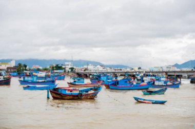 Vietnamca gemilerde mavi nehir