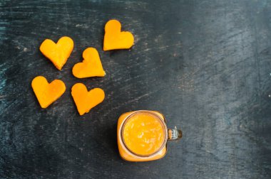 Papaya cutting shape of the hearts.   clipart