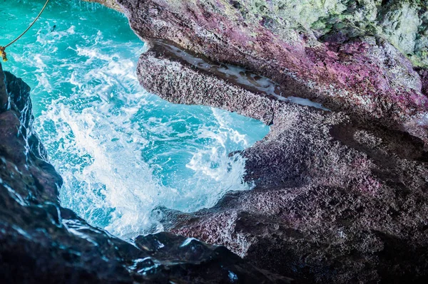 Cueva paraíso azul mar y cielo — Foto de Stock